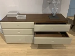 Comodino modello Moondance di^Poltrona Frau Clearance