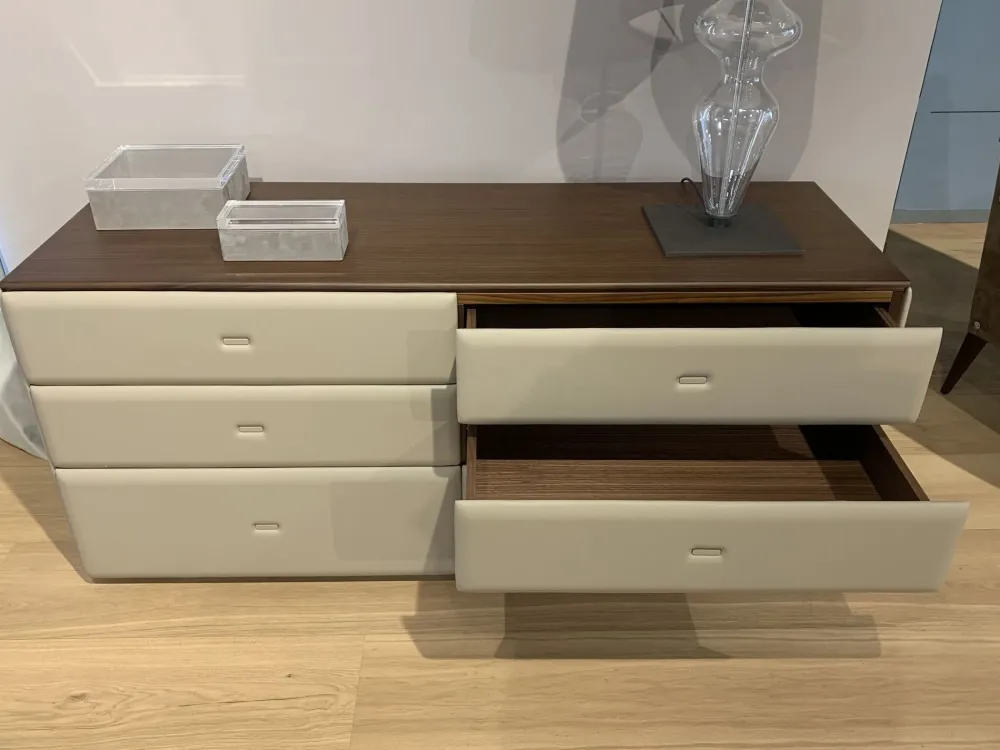 Comodino modello Moondance di^Poltrona Frau Clearance