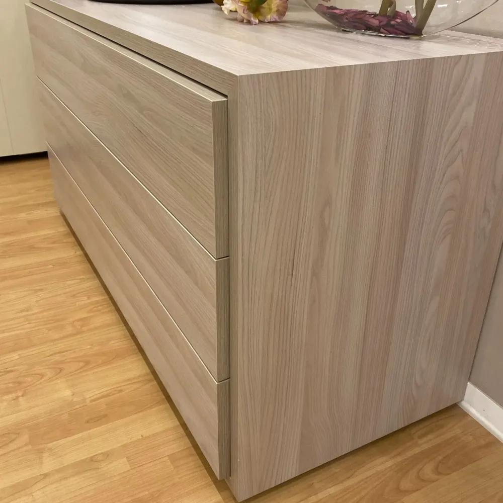 Giessegi Comodino modello Parigi a marchio con forte sconto- Comodini