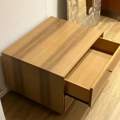 Online Comodino modello Pezzo unico noce canaletto a PREZZI OUTLET Comodini