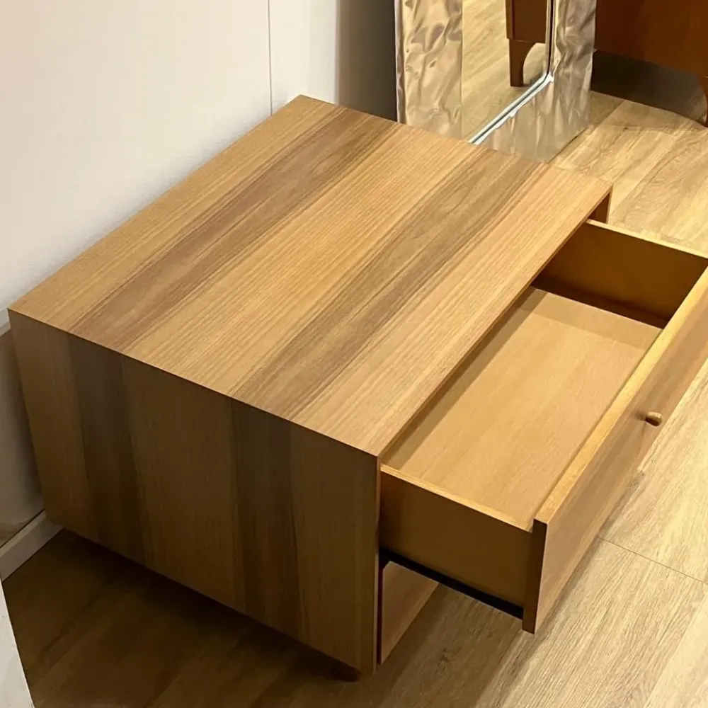 Online Comodino modello Pezzo unico noce canaletto a PREZZI OUTLET Comodini