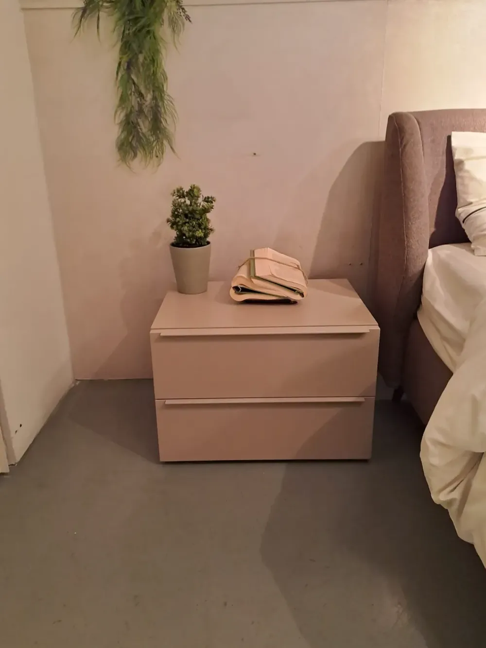 Pianca Comodino Spazio di scontato del 31%- Comodini