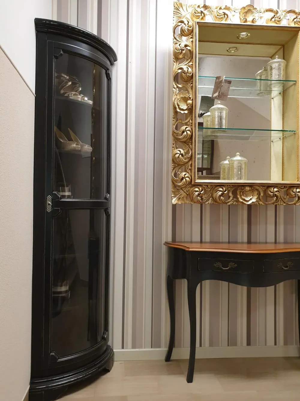 Vittorio Grifoni Complemento d'epoca in legno in Offerta Outlet- Antiquariato