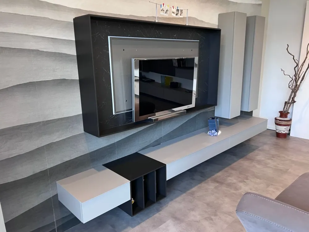 Caccaro Composizione per il living modello Wallover di a prezzo Outlet- Soggiorni Completi