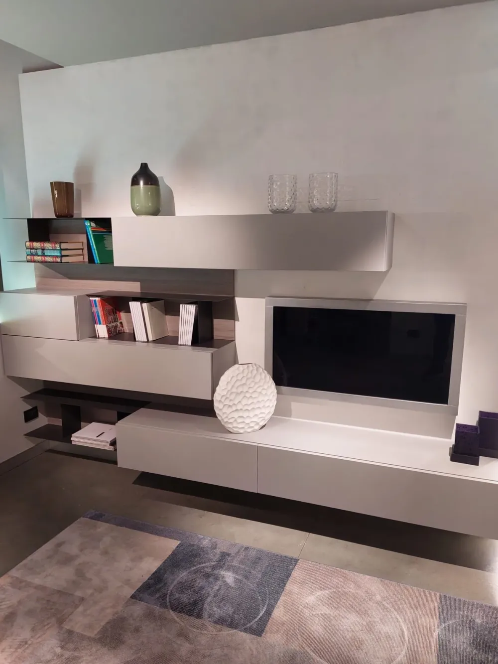 Online Composizione per il soggiorno modello Day sospeso di a prezzo scontato Soggiorni Completi