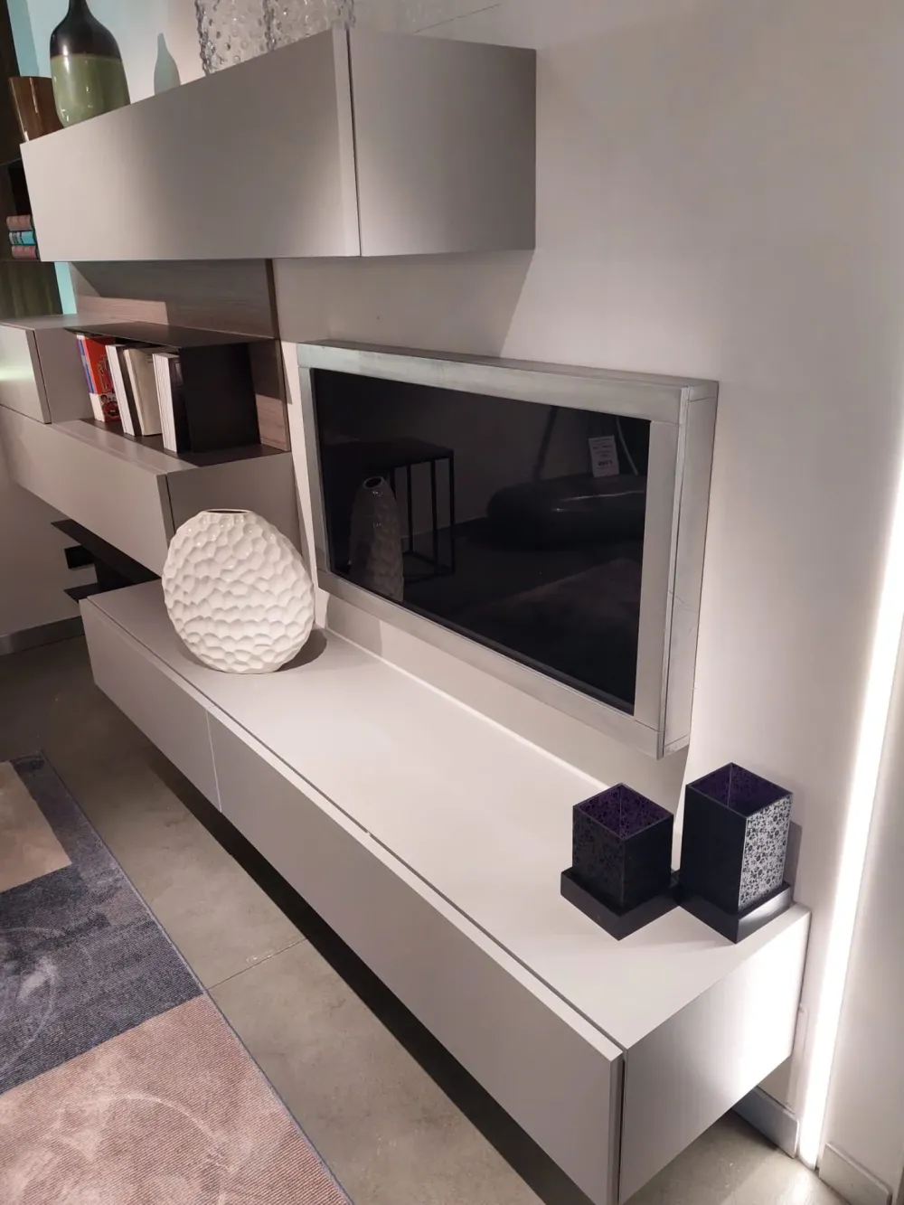 Online Composizione per il soggiorno modello Day sospeso di a prezzo scontato Soggiorni Completi