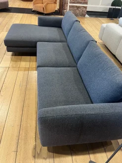 Felis Con penisola Conrad di a prezzo ribassato- Divani