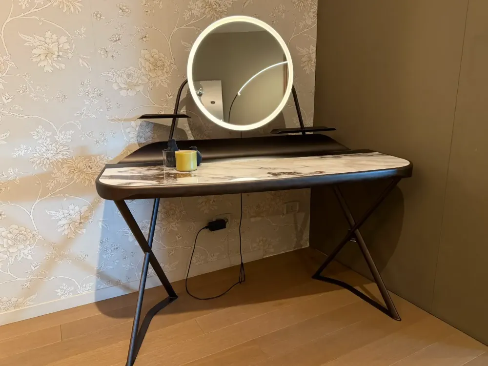 Cattelan Italia Consolle modello Cocoon trousse keramik a marchio SCONTATA- Consolle