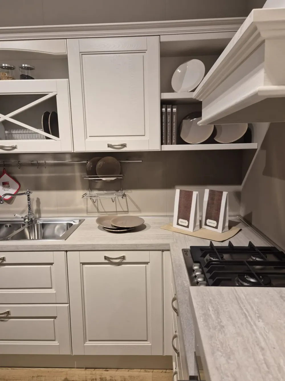 Lube Cucine Cucina a prezzo ribassato ad angolo classica Agnese- Cucine Ad Angolo