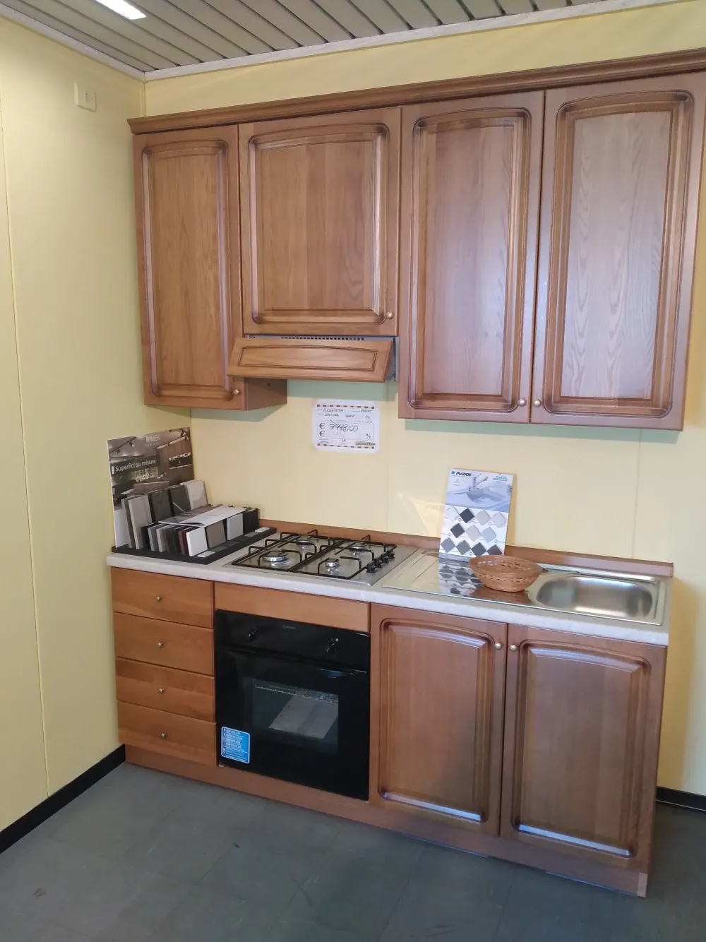 Cucina a prezzo ribassato lineare country Uefa^Artigianale Sale