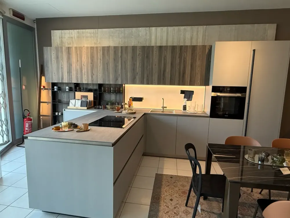 Cucina a prezzo ribassato con penisola moderna D23^Doimo Cucine Sale