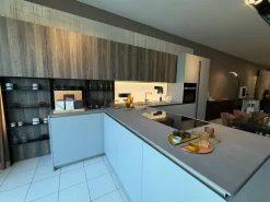 Cucina a prezzo ribassato con penisola moderna D23^Doimo Cucine Sale