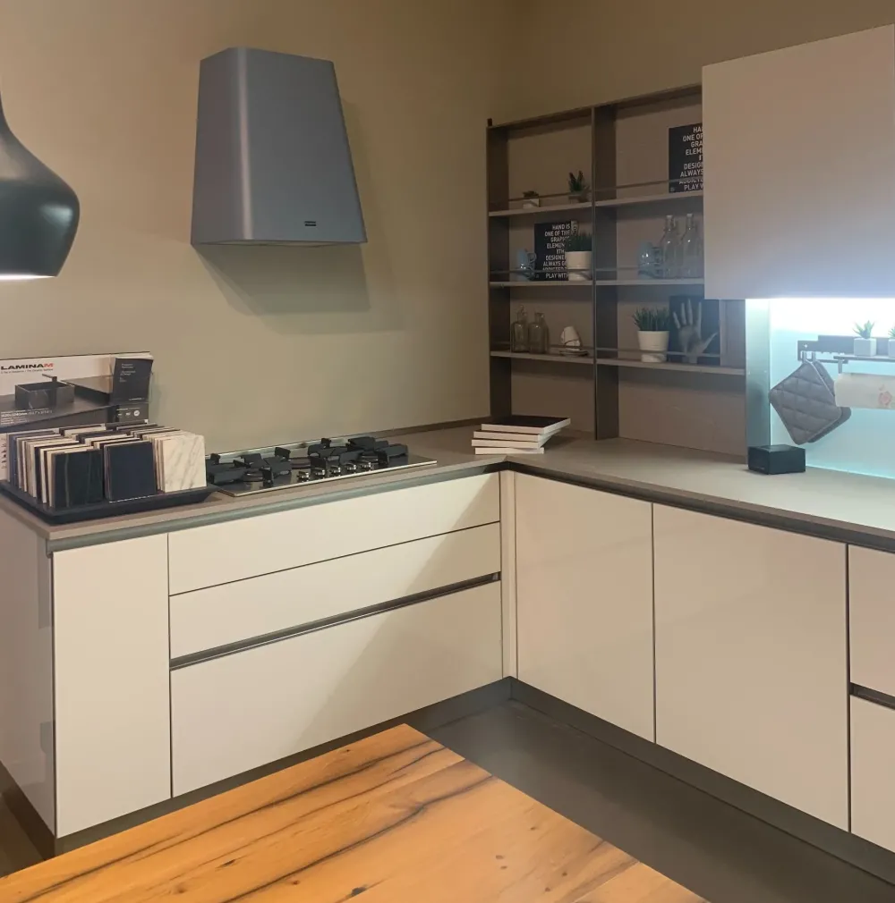 Cucina a prezzo scontato ad angolo moderna Alevè Cucine Ad Angolo|Cucine Moderne