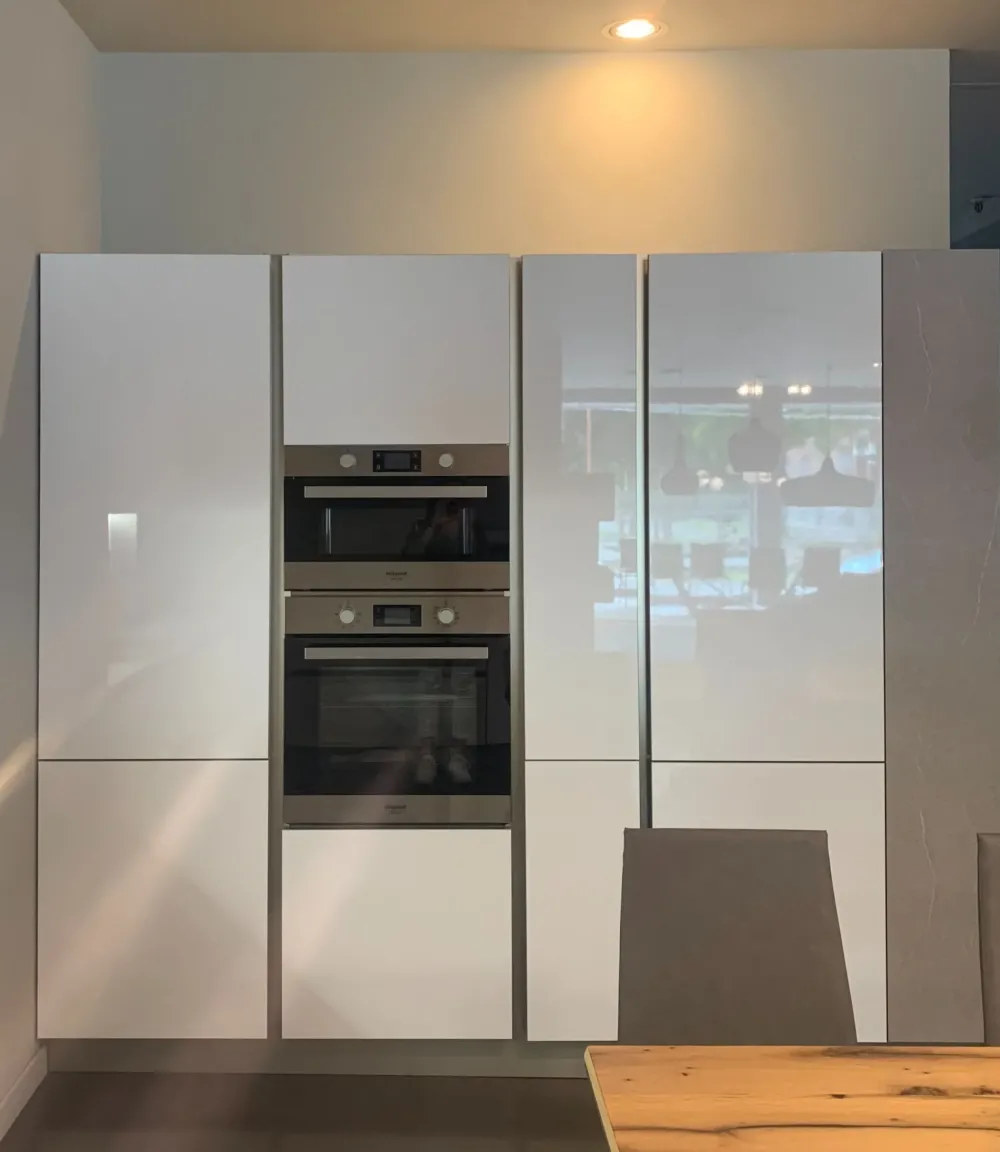 Cucina a prezzo scontato ad angolo moderna Alevè Cucine Ad Angolo|Cucine Moderne