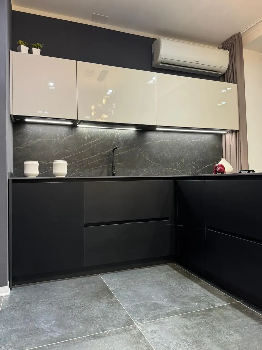 Cucina a prezzo scontato con penisola design Menta^Miton Discount