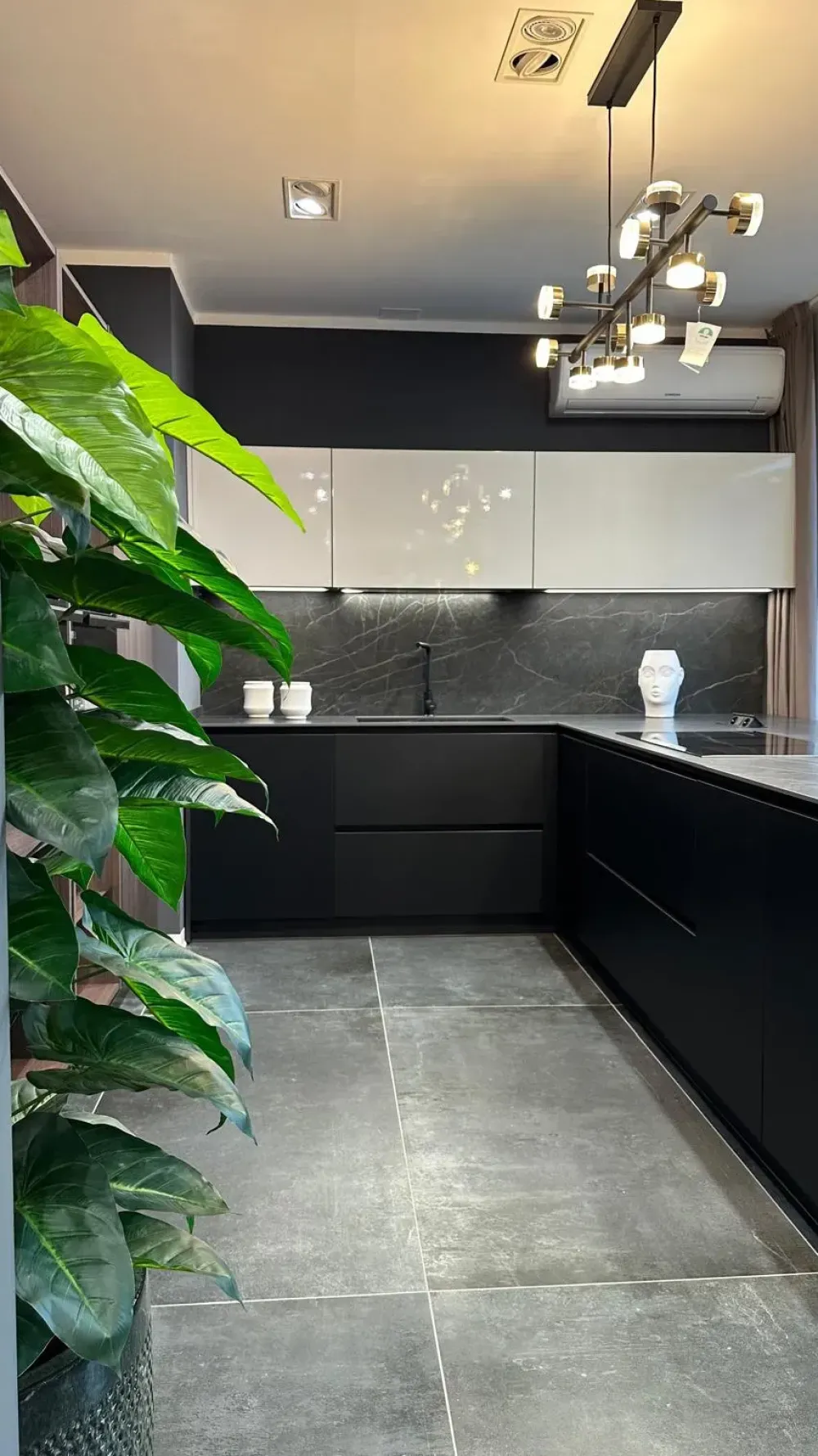 Cucina a prezzo scontato con penisola design Menta^Miton Discount