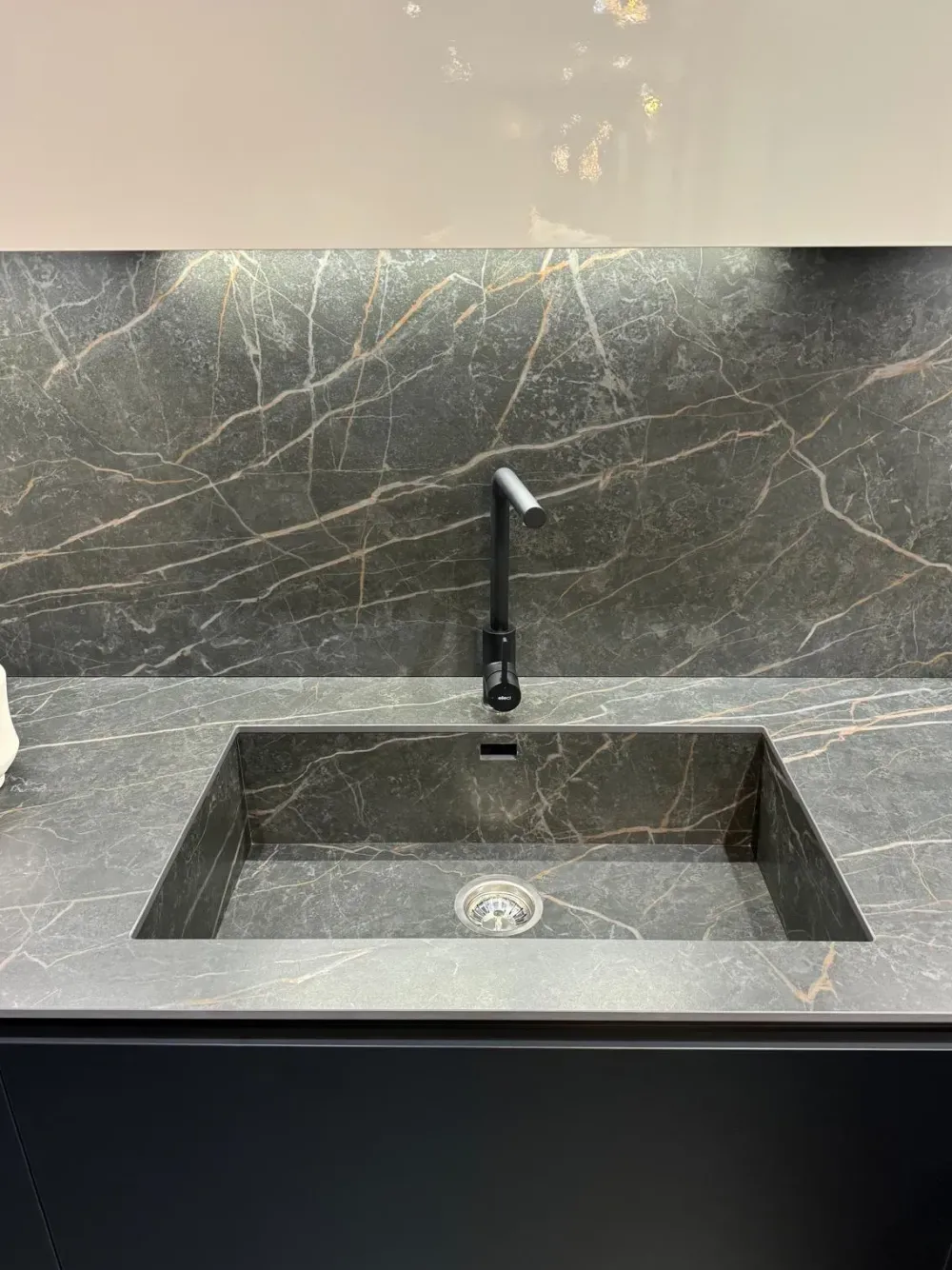 Cucina a prezzo scontato con penisola design Menta^Miton Discount