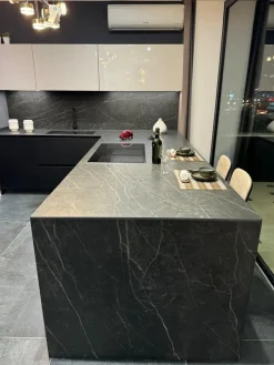 Cucina a prezzo scontato con penisola design Menta^Miton Discount