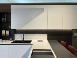 Cucina ad angolo in laccata opaco bianca Infinty a prezzo ribassato^Stosa Hot