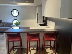 Cucina ad angolo in laccata opaco bianca Infinty a prezzo ribassato^Stosa Hot