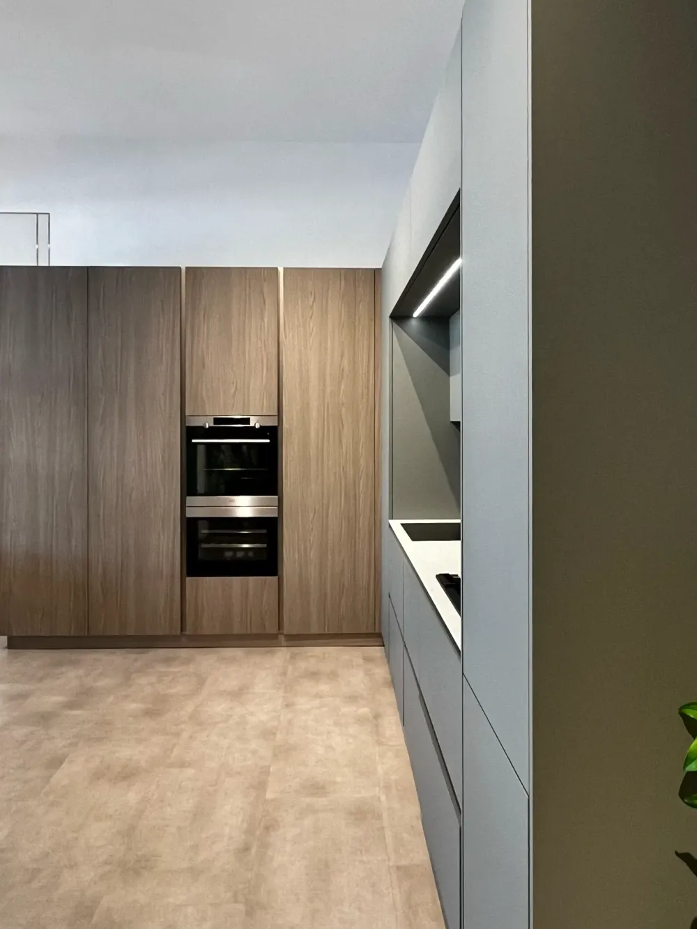 Cucina ad angolo in laminato opaco a prezzo scontato 40%^Doimo Cucine Hot