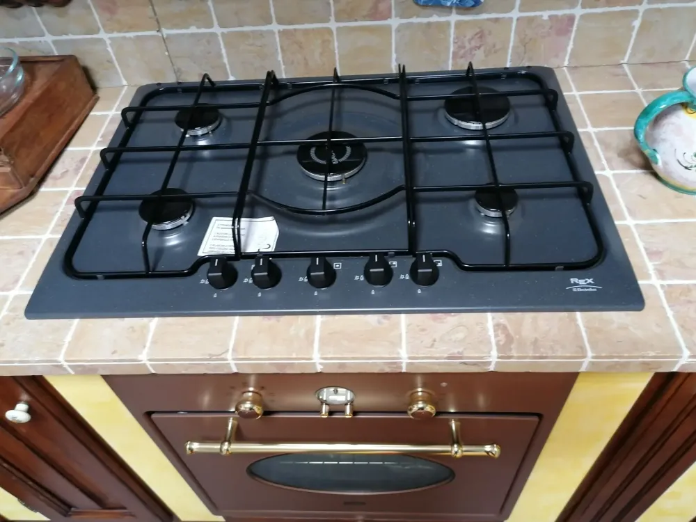 Cucina ad angolo in legno rovere moro Prezzemolo a prezzo ribassato^Oldline