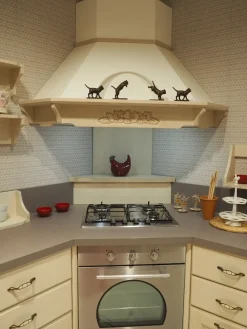 Cucina ad angolo in legno magnolia Madeleine a prezzo ribassato^Scavolini Discount