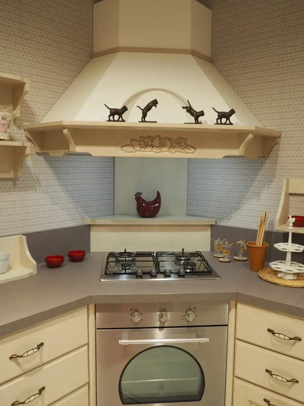 Cucina ad angolo in legno magnolia Madeleine a prezzo ribassato^Scavolini Discount