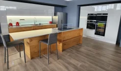 Cucina ad isola in laccato lucido modello Kristal ad un prezzo riservato^Artigianale Outlet