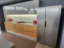 Cucina ad isola in laccato lucido modello Kristal ad un prezzo riservato^Artigianale Outlet