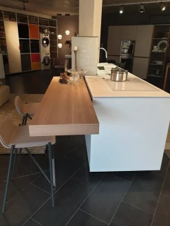 Cucina ad isola in laminato opaco bianca Artematica   a prezzo ribassato^Valcucine Best