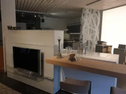 Cucina ad isola in laminato opaco bianca Artematica   a prezzo ribassato^Valcucine Best