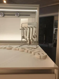 Cucina ad isola in laminato opaco bianca Artematica   a prezzo ribassato^Valcucine Best