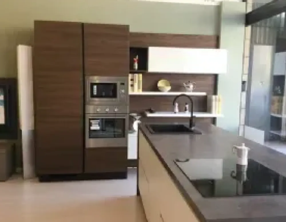 Cucina ad isola in polimerico opaco bianca Petalo a prezzo ribassato^Essebi