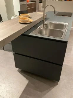 Ernestomeda Cucina ad isola in resina cementizia bianca Obliqua  a prezzo scontato- Cucine Ad Isola|Cucine Design