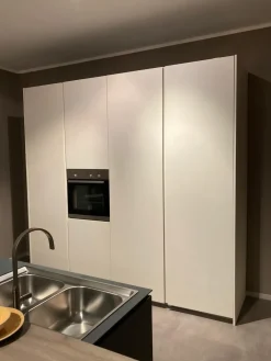 Ernestomeda Cucina ad isola in resina cementizia bianca Obliqua  a prezzo scontato- Cucine Ad Isola|Cucine Design