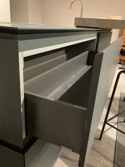 Ernestomeda Cucina ad isola in resina cementizia bianca Obliqua  a prezzo scontato- Cucine Ad Isola|Cucine Design