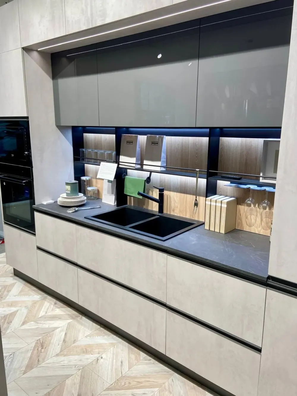 Creo Cucina ad isola moderna bianca Tablet head- Cucine Ad Isola|Cucine Moderne