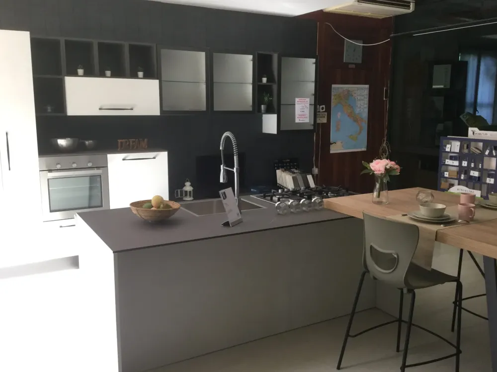 Outlet Cucina ad isola moderna Ice a prezzo scontato Cucine Ad Isola|Cucine Moderne