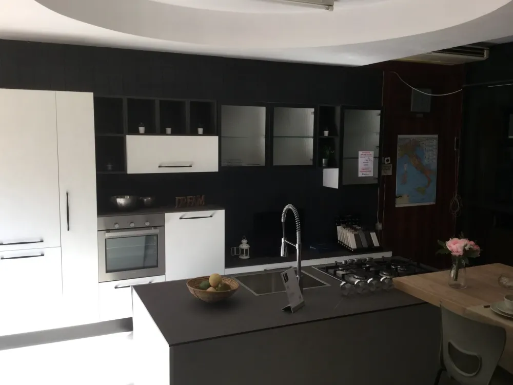 Outlet Cucina ad isola moderna Ice a prezzo scontato Cucine Ad Isola|Cucine Moderne