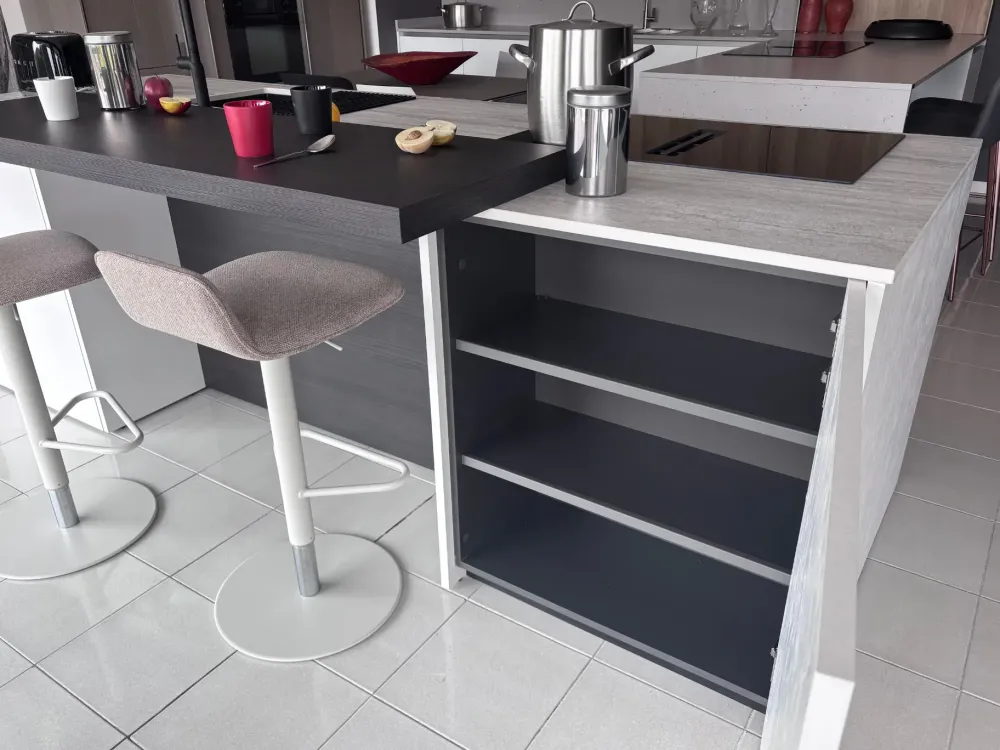 Cucina altri colori moderna con isola Time a soli 15990 Euro^Gentili Group Sale