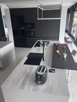 Cucina altri colori moderna con isola Time a soli 15990 Euro^Gentili Group Sale