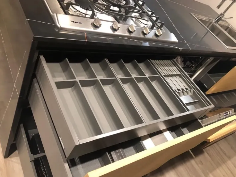 Cucina altri colori moderna con penisola K105^Zecchinon Hot