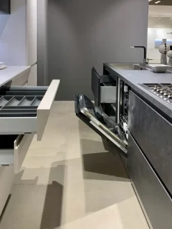 Cucina altri colori moderna con isola Motus^Scavolini New