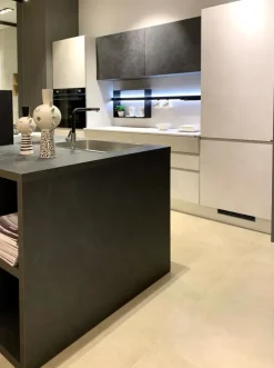Cucina altri colori moderna con isola Motus^Scavolini New