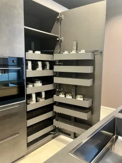 Cucina antracite design con isola Musa in offerta^Scavolini Outlet