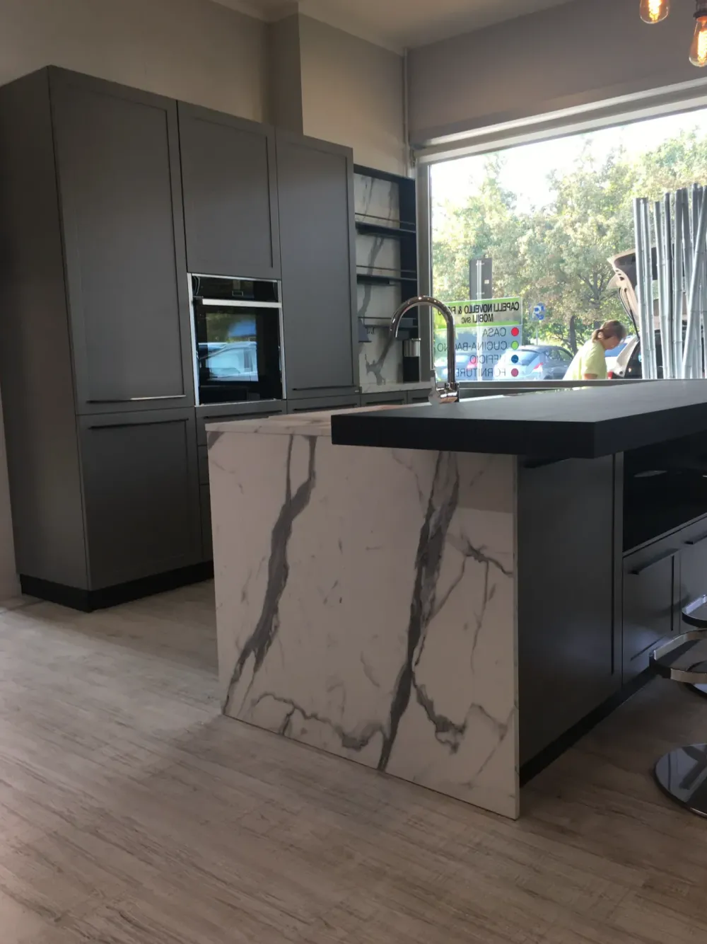 Cucina antracite moderna con isola Carattere a soli 13104 Euro^Scavolini Discount