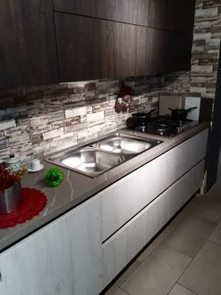 Cucina moderna lineare grigio in laminato materico Ginevra^Aran Outlet