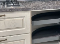 Cucina bianca classica ad angolo Madeleine a soli 11643 Euro^Scavolini Discount