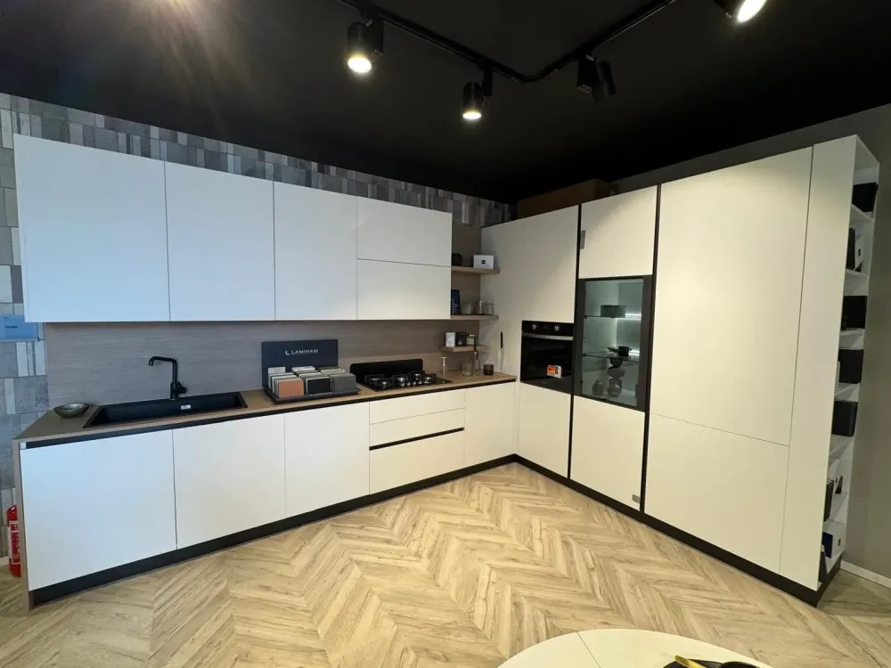 Cucina bianca design ad angolo Young^Stosa Sale